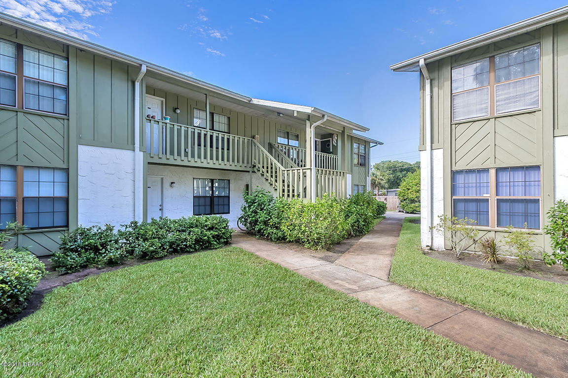 Property Photo:  840 Center Avenue  FL 32117 