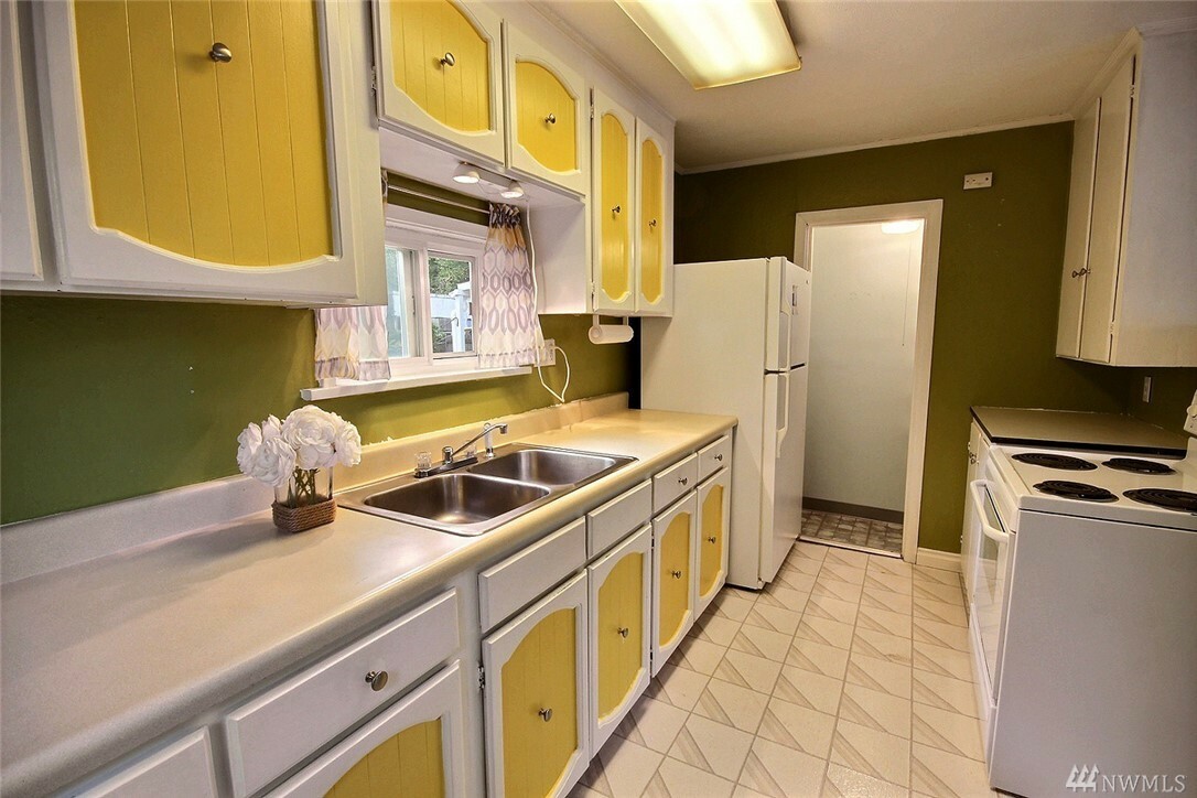 Property Photo: 10203 24th Ave SW WA 98146