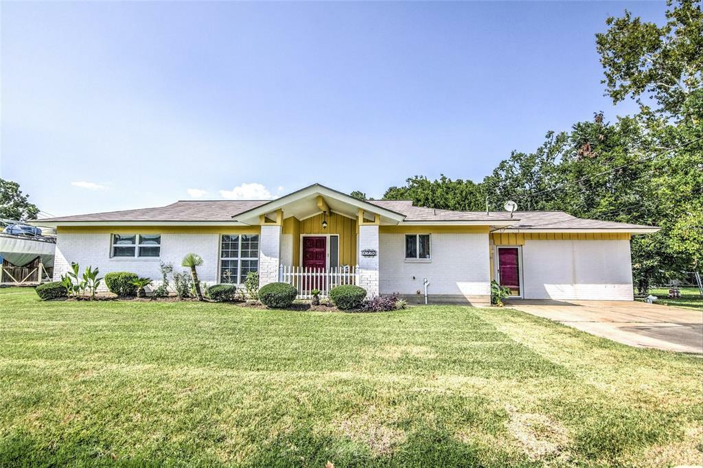 Property Photo:  1228 Esther Street  TX 77565 