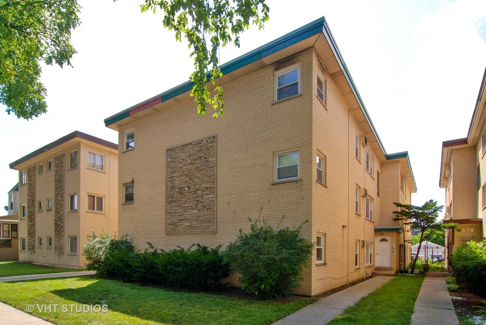 Property Photo:  824 N Austin Boulevard 2se  IL 60302 