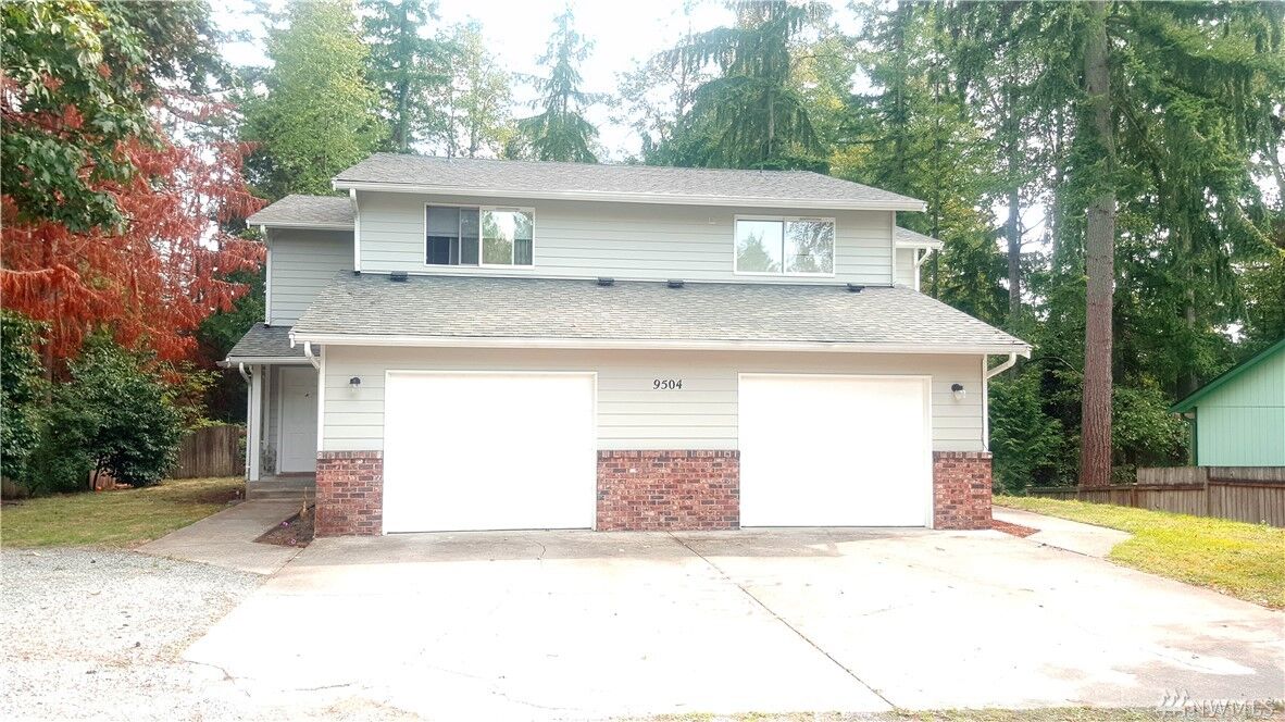 Property Photo:  9504 15th St SE  WA 98258 