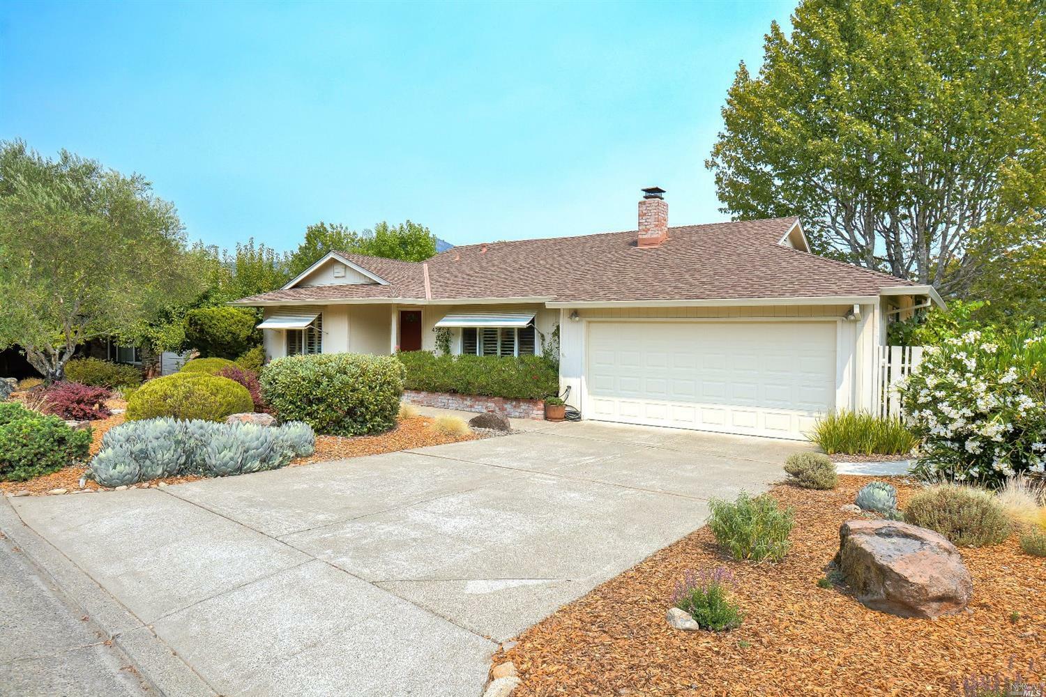 Property Photo:  472 Oak Brook Court  CA 95409 