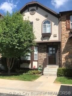 Property Photo: 879 E Hamlet Circle UT 84049