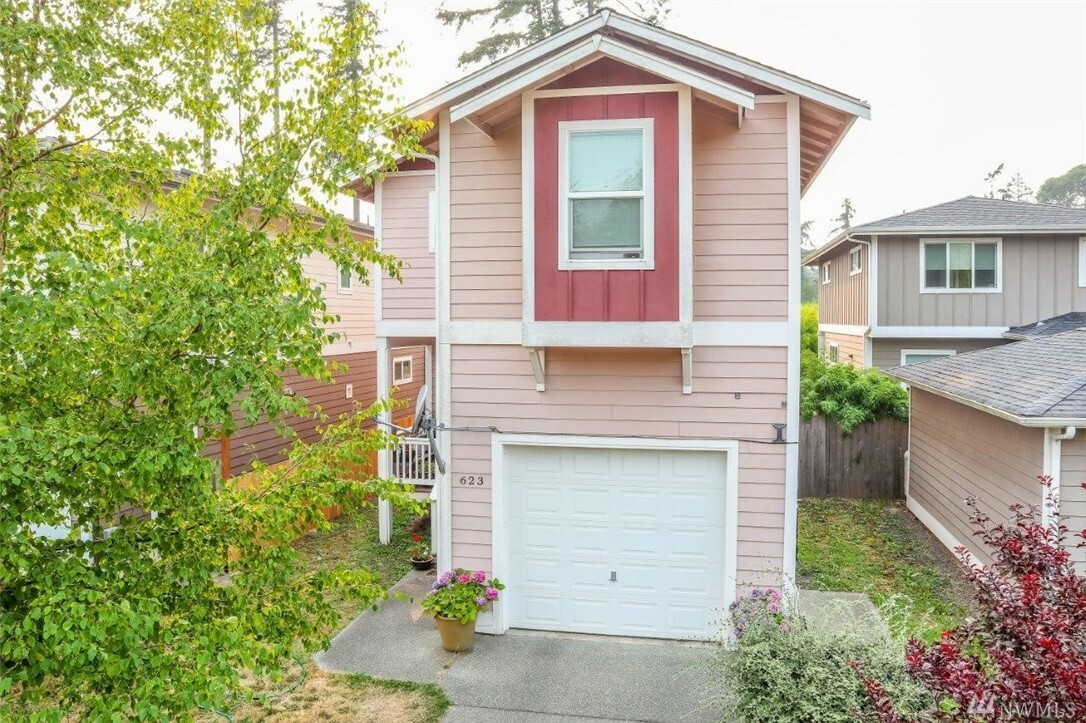 Property Photo:  623 Thomas St  WA 98368 