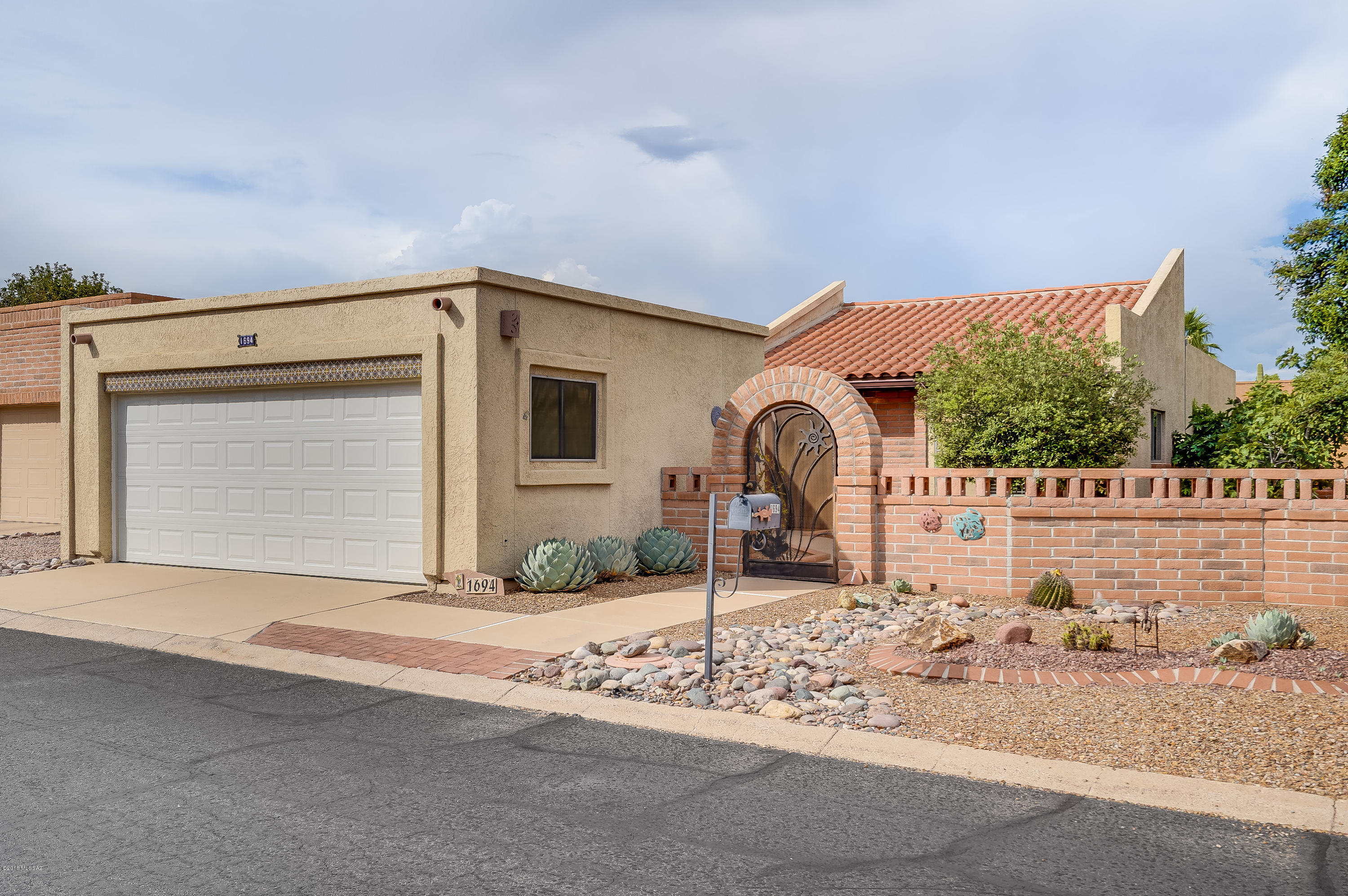 Property Photo:  1694 W Retorno De Manana  AZ 85622 