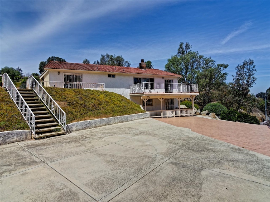 Property Photo: 1673 Avenida Cherylita CA 92020