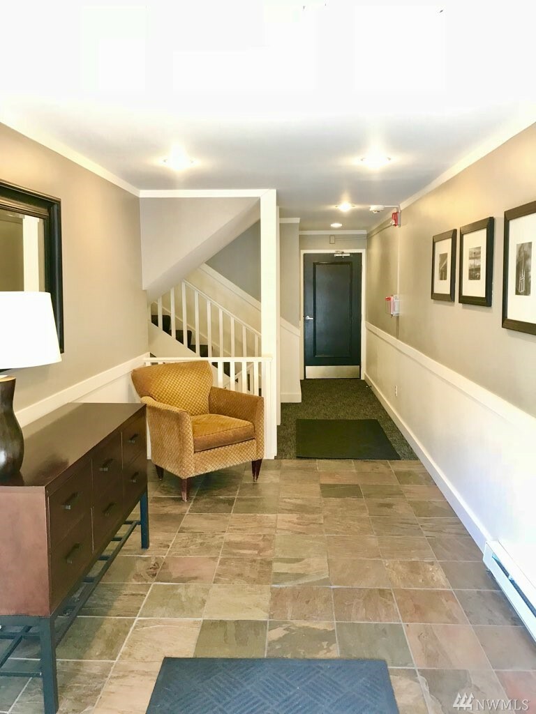 Property Photo:  1707 Boylston Ave 214  WA 98122 