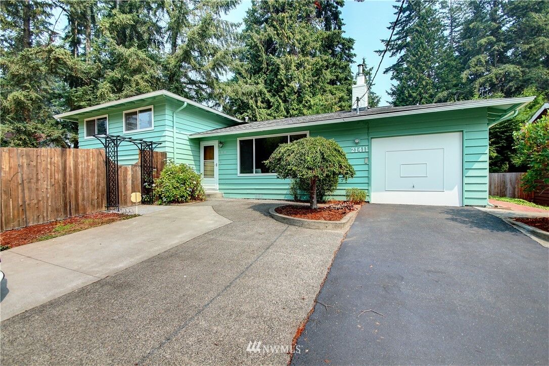 Property Photo:  21411 Cypress Way  WA 98036 