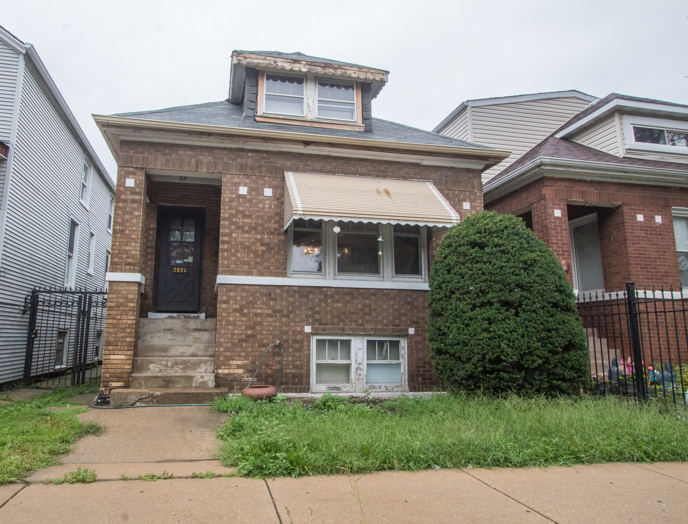 Property Photo: 2022 North Leclaire Avenue IL 60639