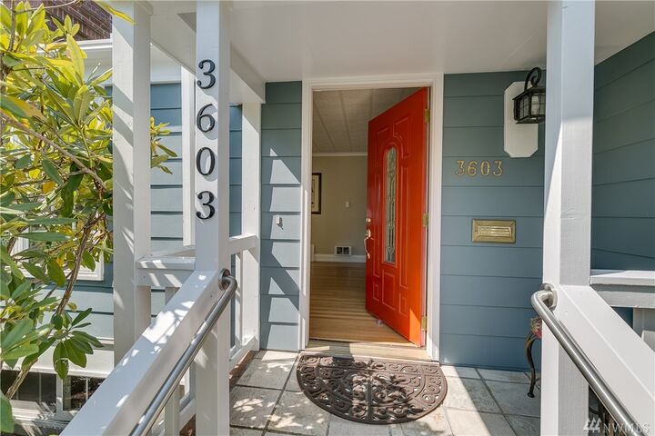 Property Photo: 3603 32nd Ave W WA 98199