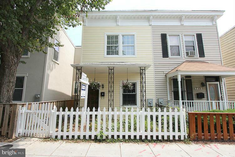 Property Photo:  717 16th Street NE  DC 20002 