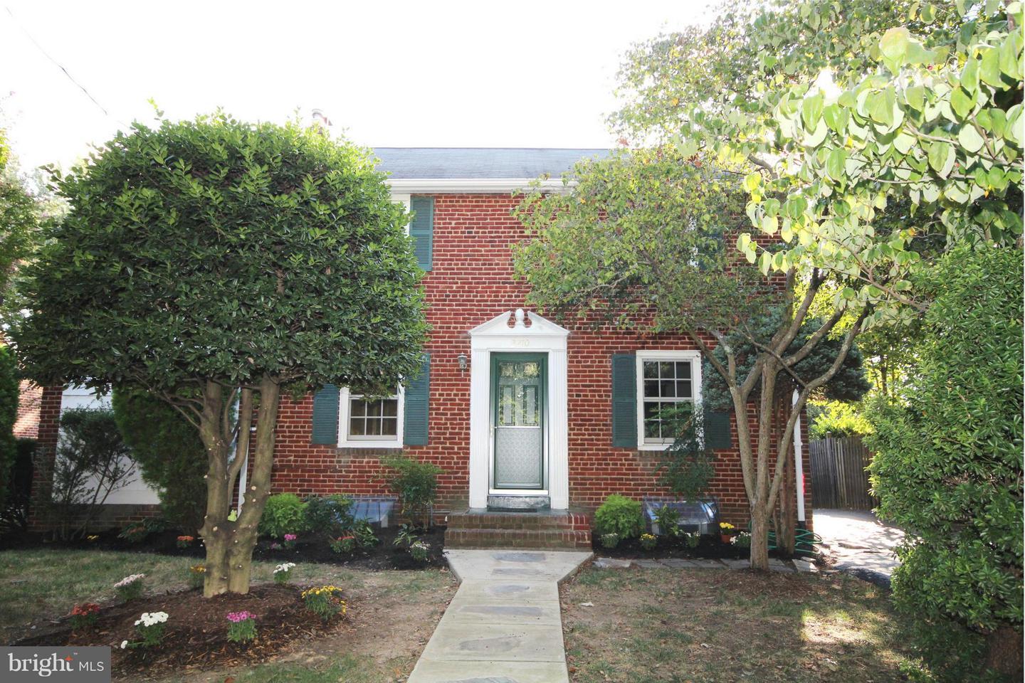 Property Photo:  2710 King Street  VA 22302 