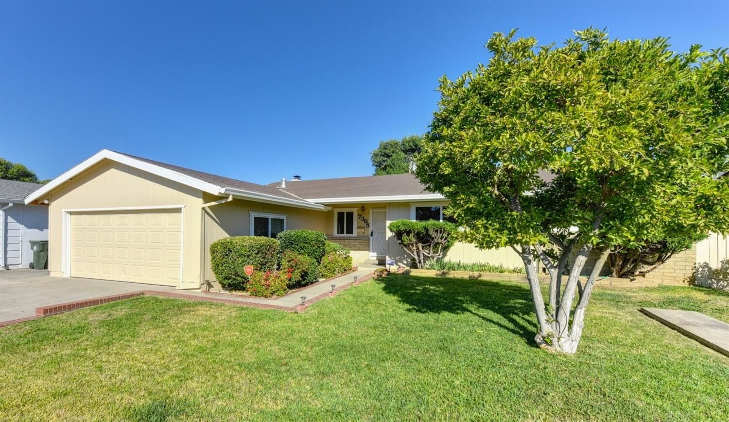 Property Photo:  7365 Putnam Way  CA 95822 