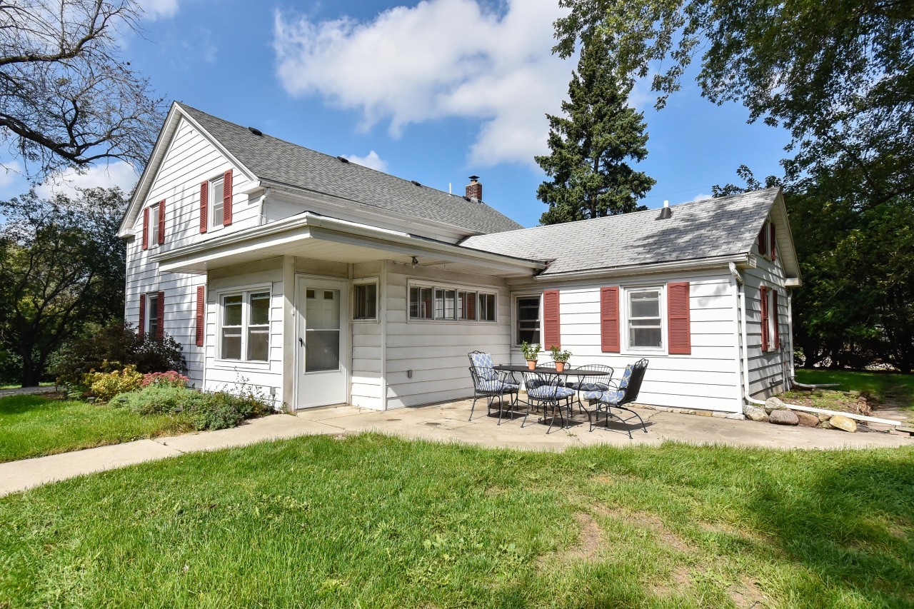 Property Photo:  511 W Mequon Rd  WI 53092 