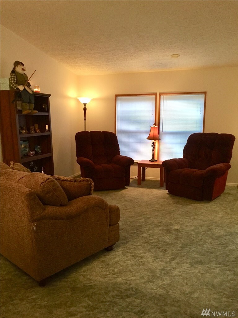 Property Photo: 156 27th St NE WA 98802
