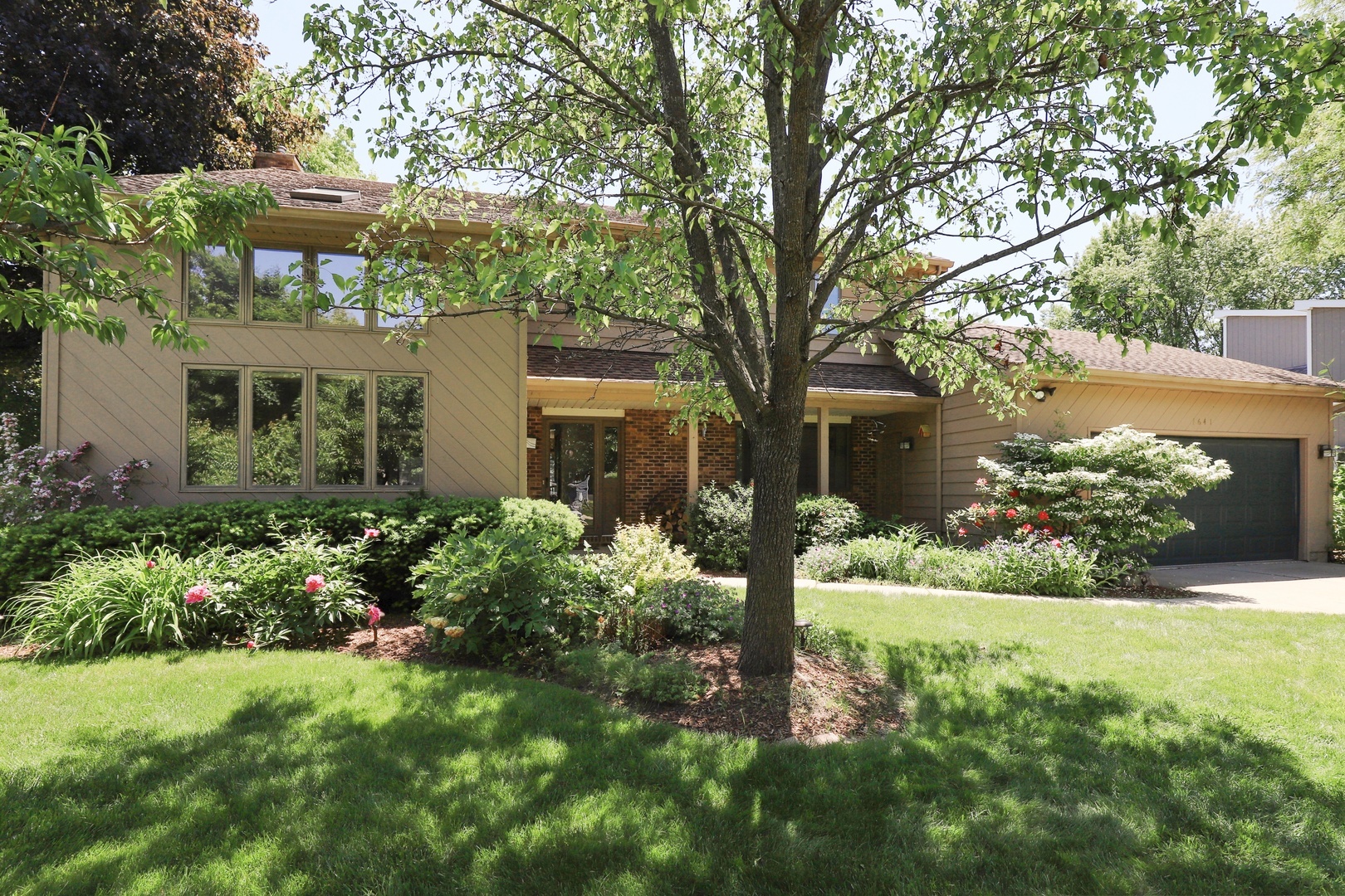 Property Photo:  1641 Cass Avenue East  IL 60048 