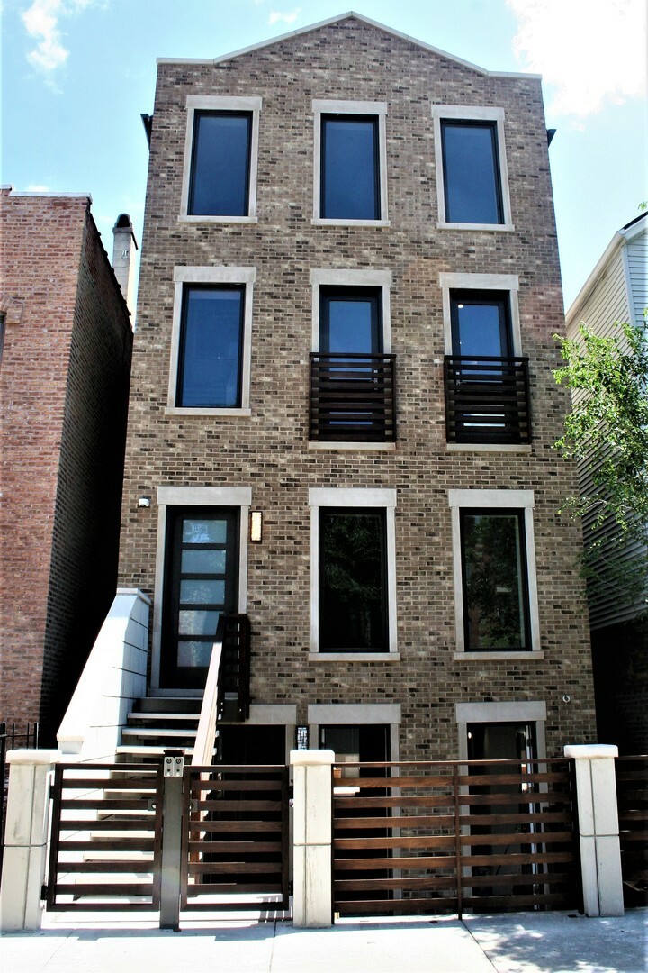 Property Photo: 1243 North Cleaver Street 1 IL 60642