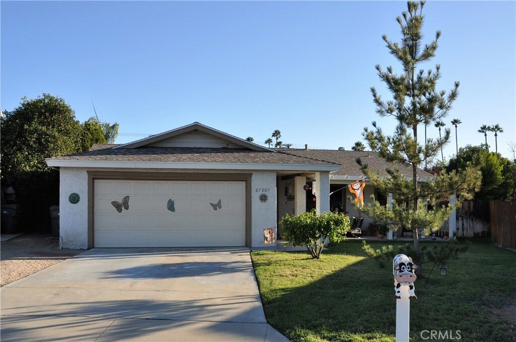 Property Photo: 27207 Orangemont Way CA 92544