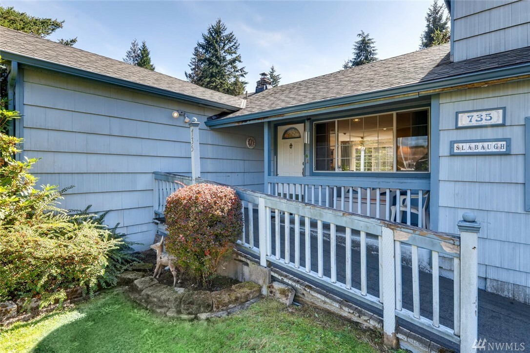 Property Photo: 735 N 202nd St WA 98133