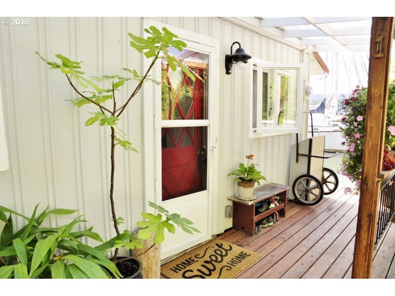 Property Photo: 17607 NW Sauvie Island Rd 1 OR 97231