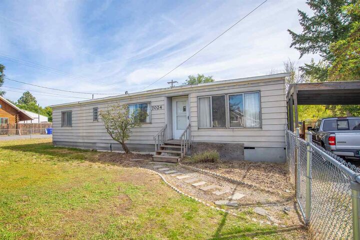 7024 N Smith St  Spokane WA 99217-7623 photo