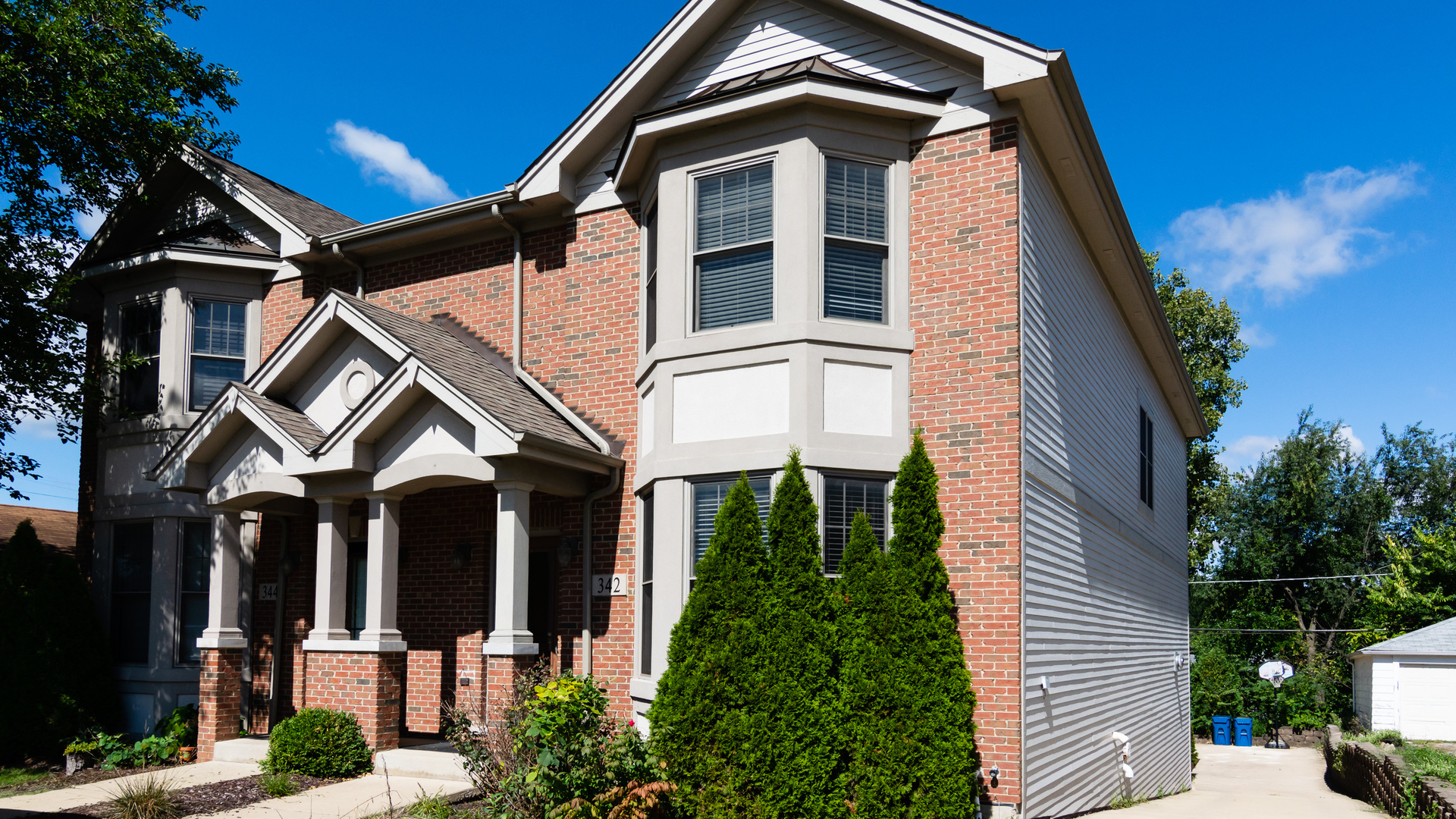 Property Photo: 342 Maple Avenue IL 60515