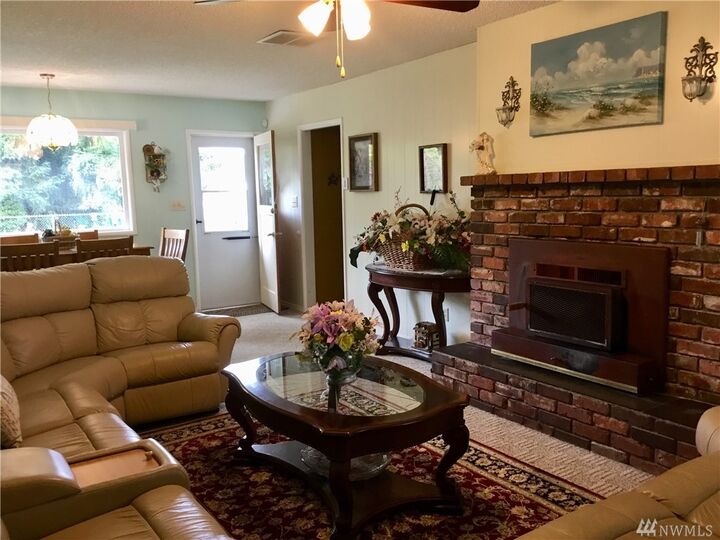 Property Photo:  612 F St  WA 98537 