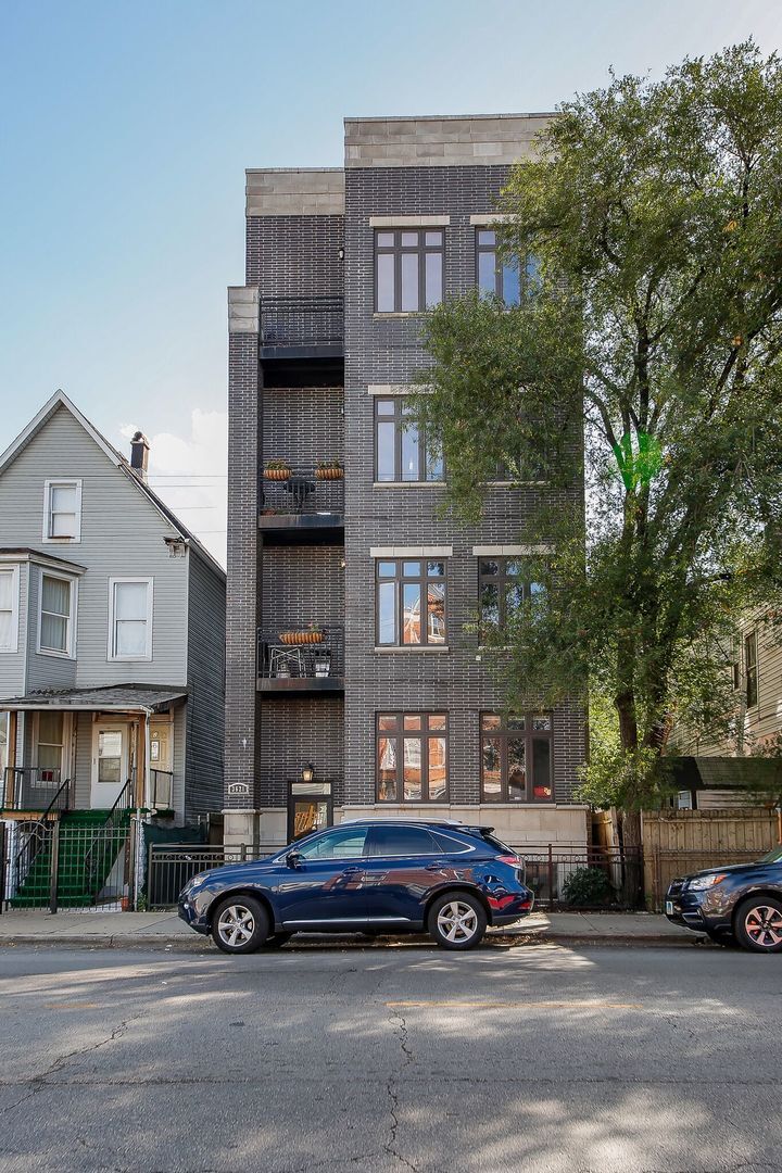 Property Photo:  3621 W Belmont Avenue 1  IL 60618 