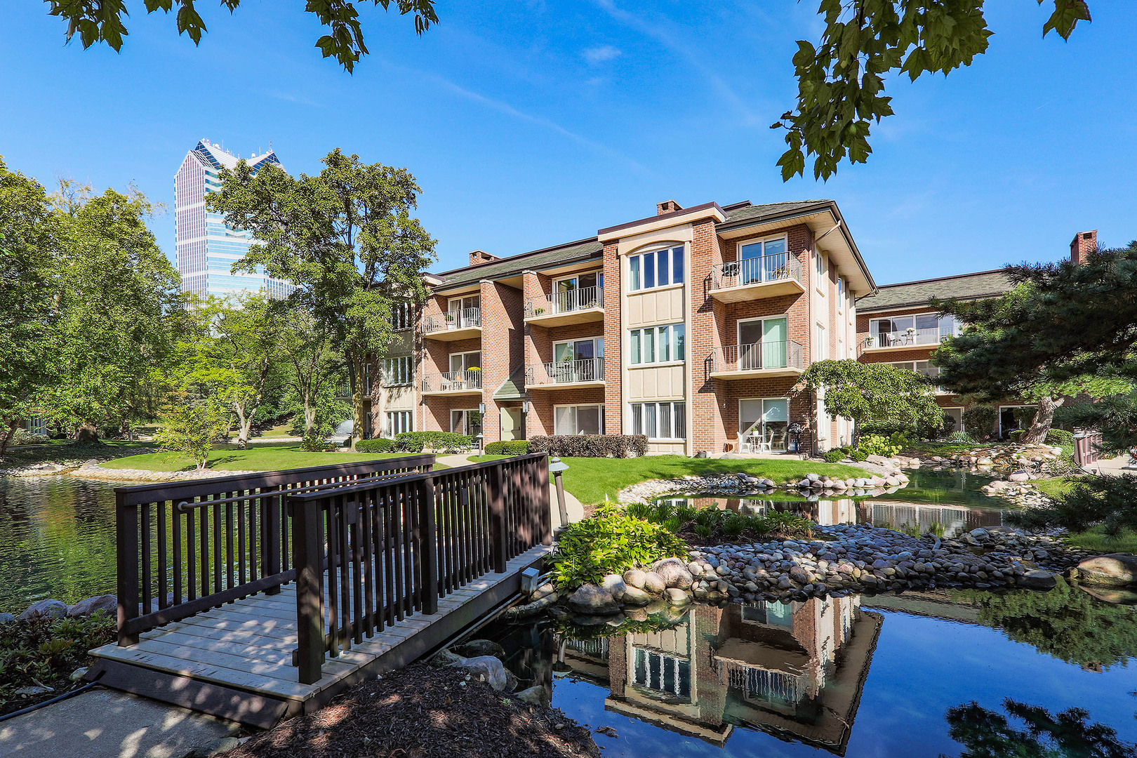 Property Photo: 4 Oak Brook Club Drive F307 IL 60523