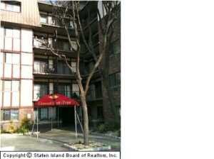 Property Photo:  2 Elmwood Park Drive 128  NY 10314 