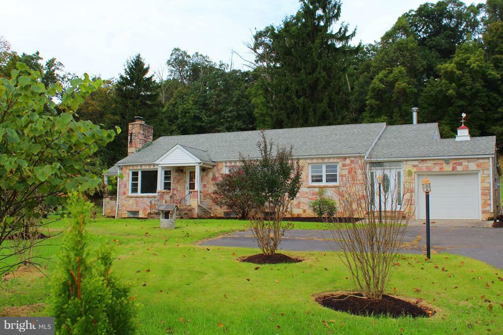 Property Photo:  8958 Valley Road 522  WV 25411 