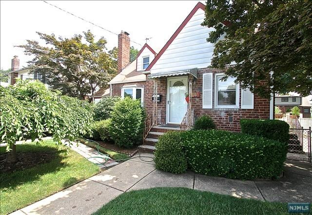 Property Photo:  602 Fairlawn Parkway  NJ 07663 