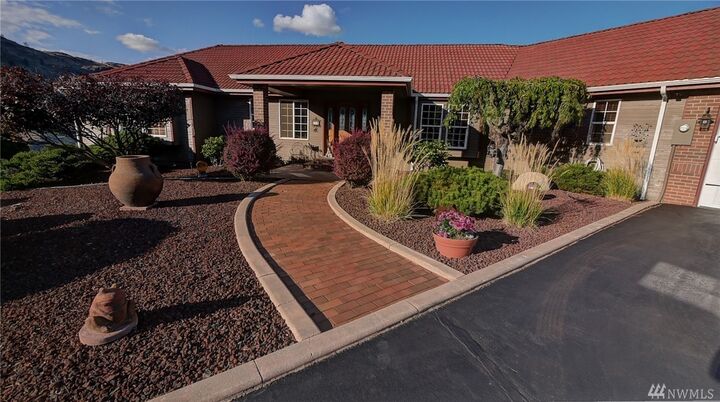 Property Photo: 31 Fairview Dr WA 98840