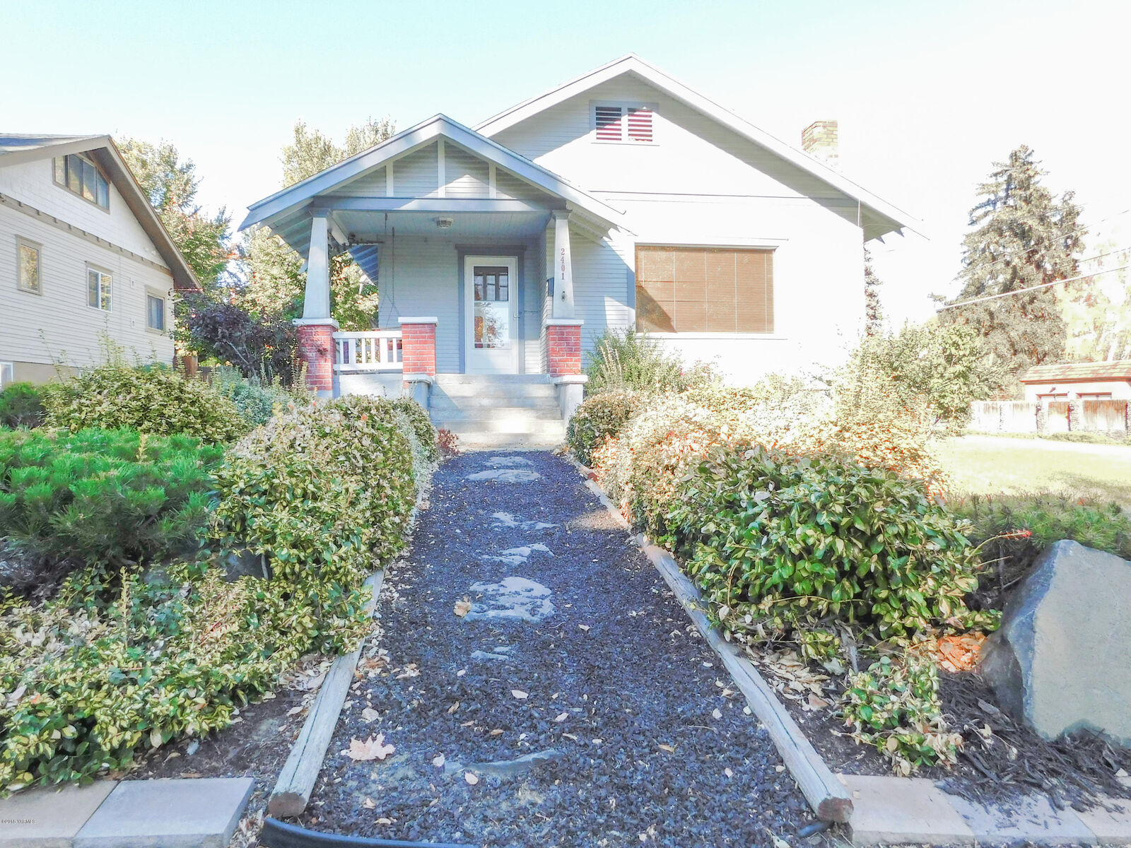 Property Photo: 2401 W Chestnut Ave WA 98902