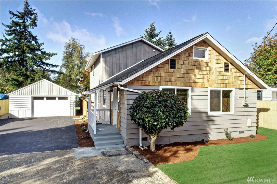 Property Photo:  11041 17th Ave SW  WA 98146 