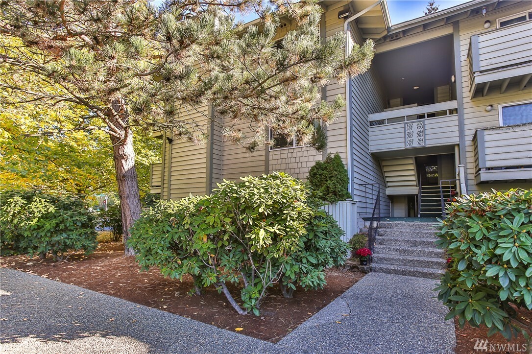 Property Photo:  1150 Sunset Blvd NE 302  WA 98056 