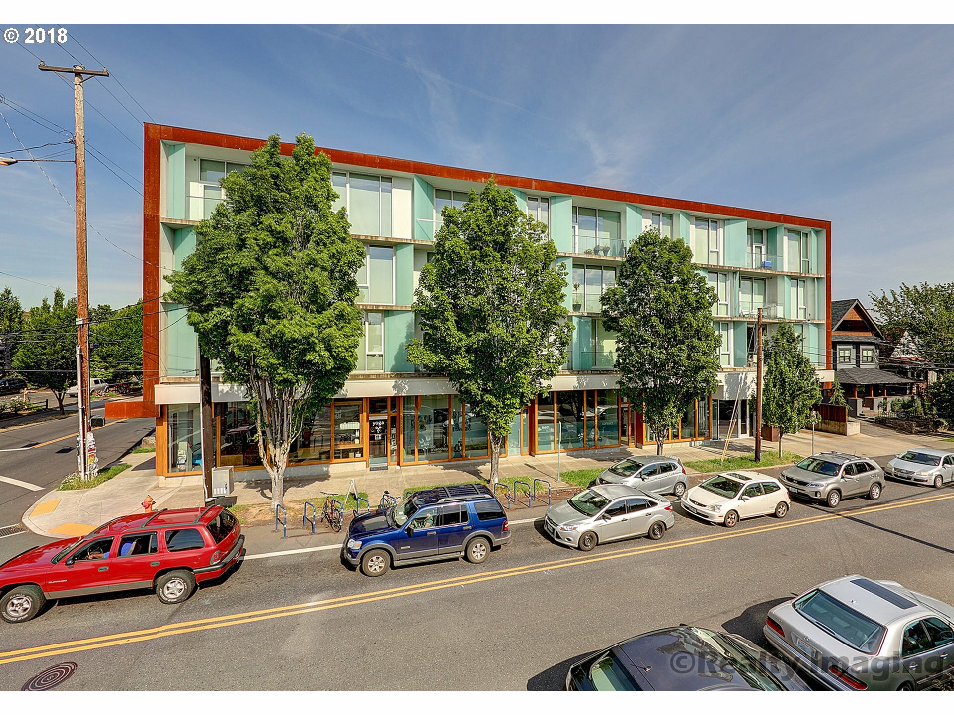 Property Photo: 2530 SE 26th Ave 405 OR 97202