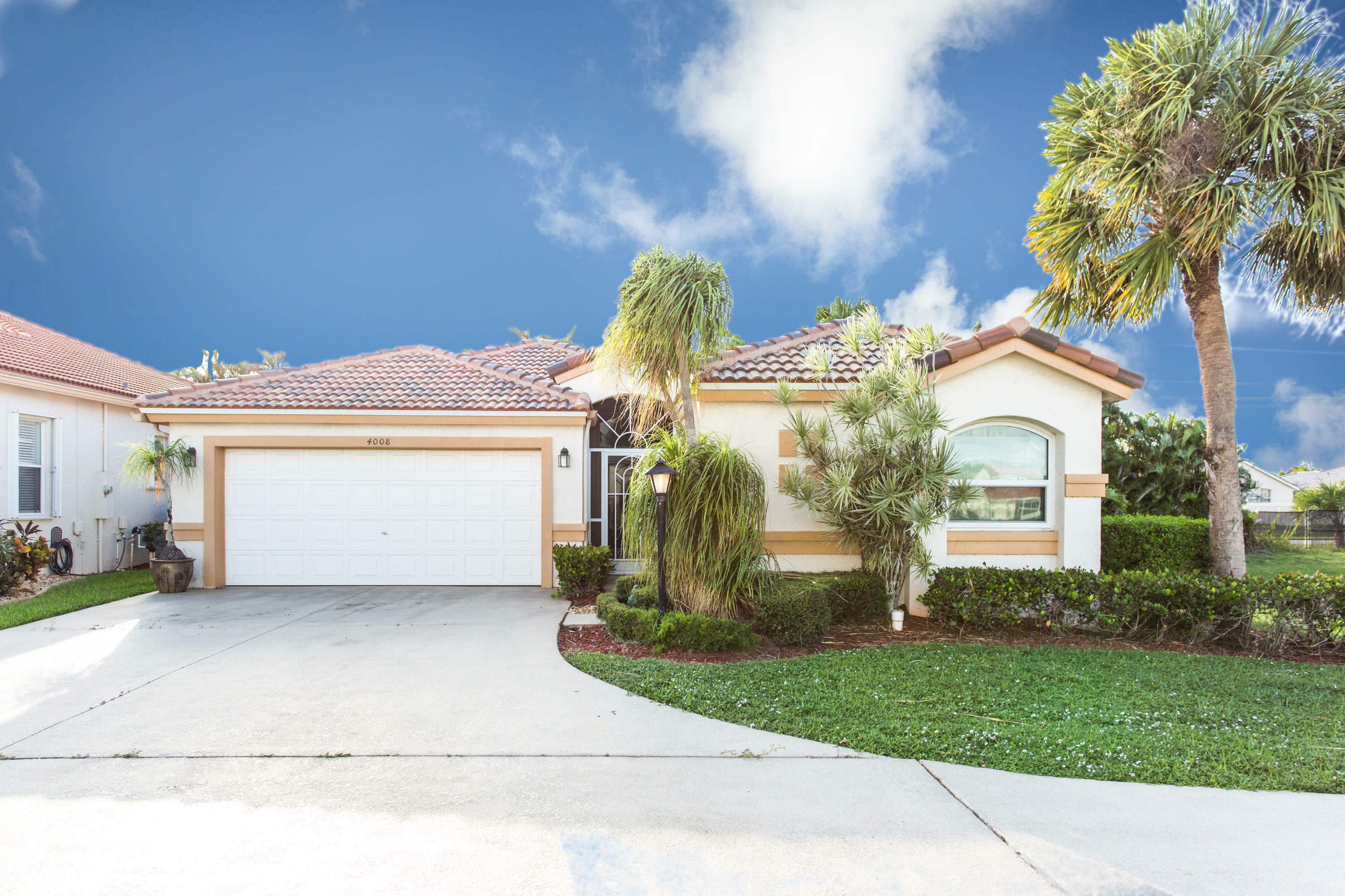 Property Photo: 4008 Summer Chase Court FL 33467
