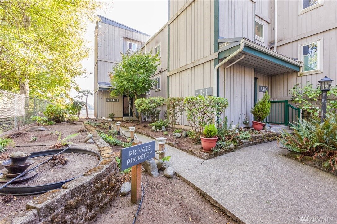 Property Photo:  15910 3rd Place SW D  WA 98166 