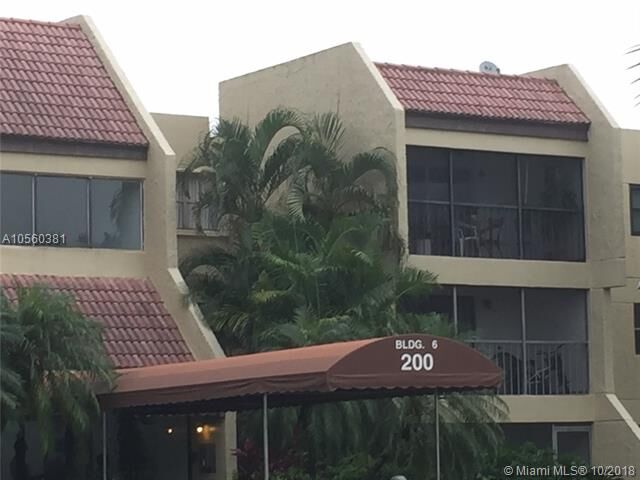 Property Photo: 200 Lakeview Dr 301 FL 33326
