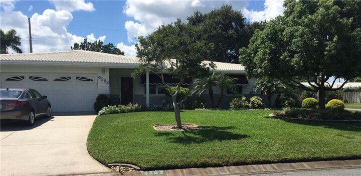 Property Photo:  4292 10th Street NE  FL 33703 