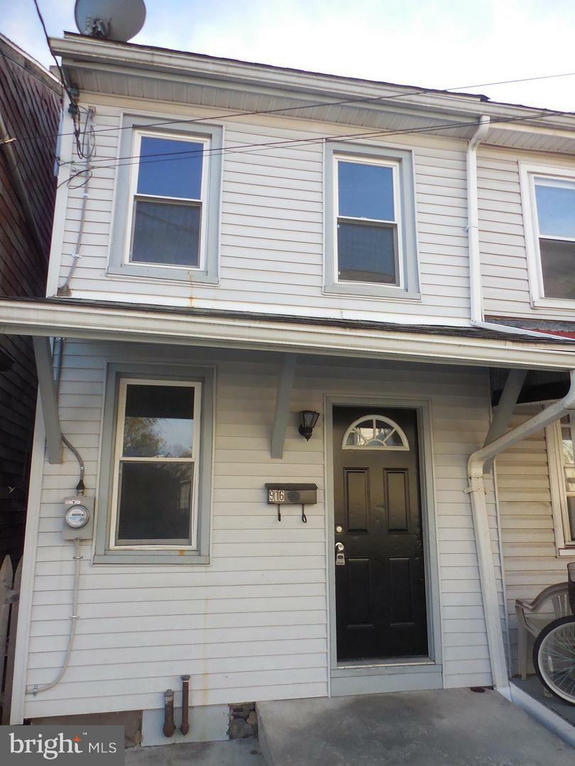 Property Photo:  916 Elizabeth Street  PA 17042 