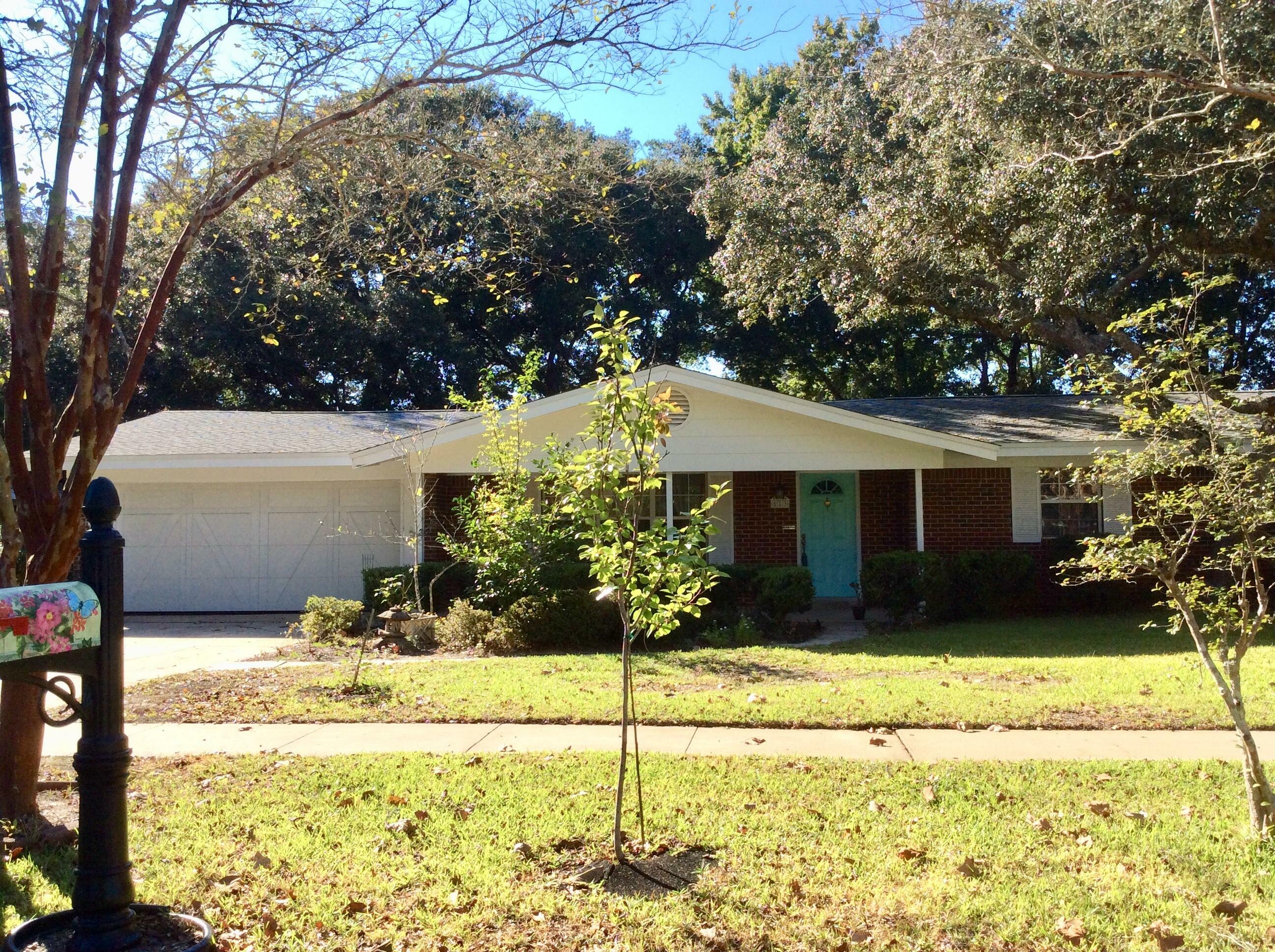 Property Photo:  613 NE Merioneth Drive  FL 32547 