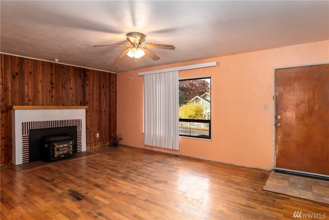 Property Photo: 808 N 6th WA 98273
