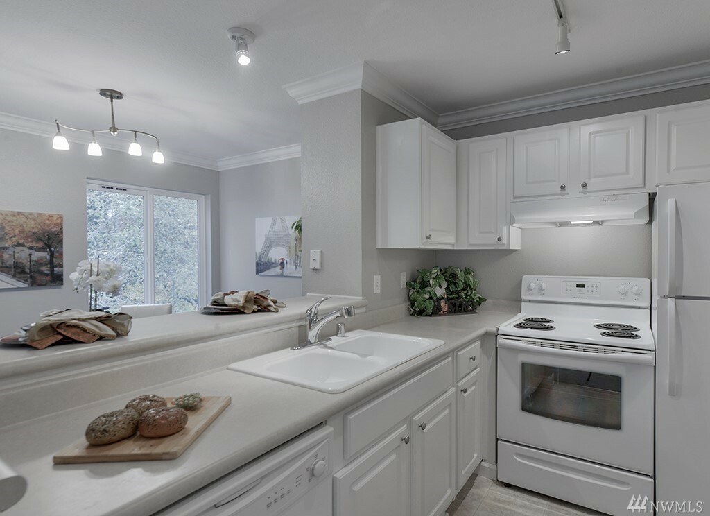 Property Photo: 31500 33rd Place SW J-201 WA 98023