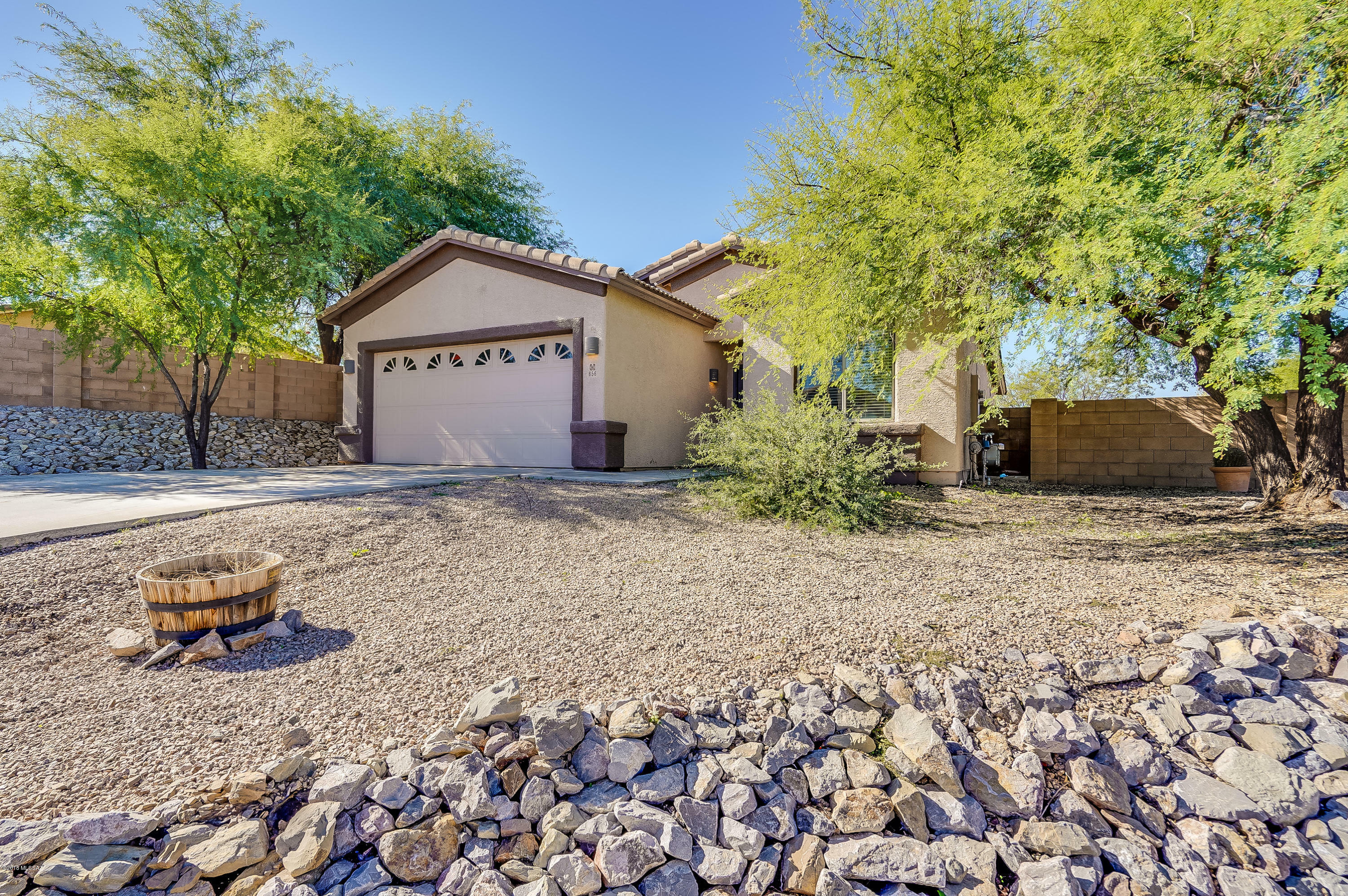 Property Photo:  656 E Blue Rock Way  AZ 85641 