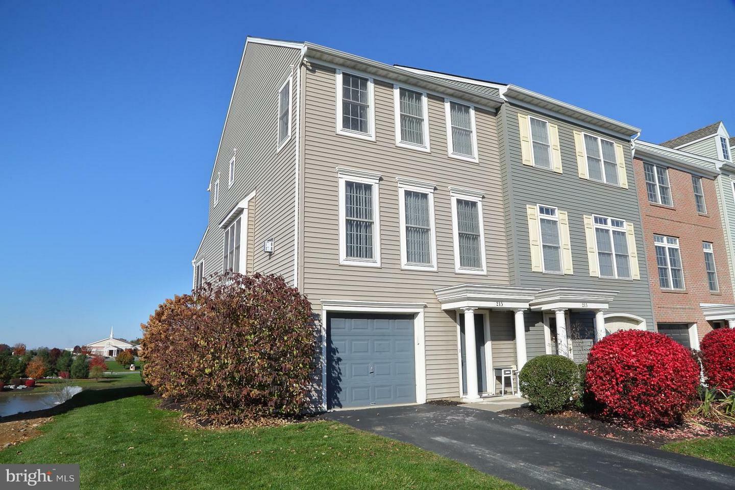 Property Photo: 215 Lakeside Crossing PA 17552