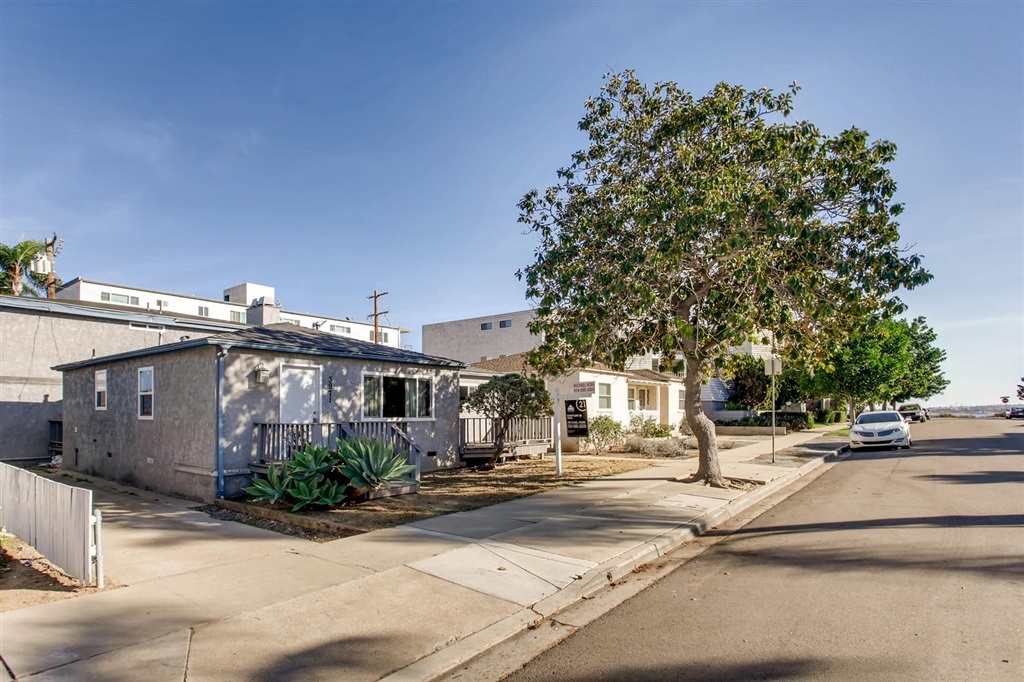 Property Photo:  3971 Honeycutt St  CA 92109 