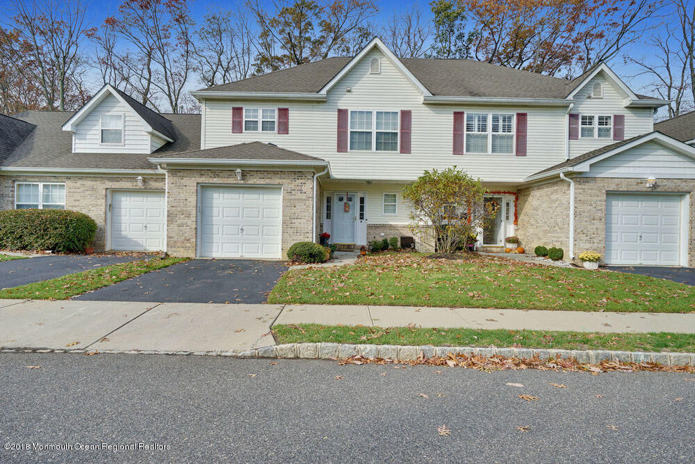 Property Photo:  12 Lone Oak Way  NJ 07724 