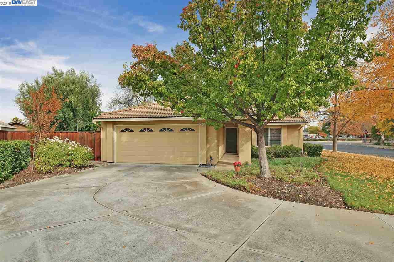 Property Photo:  3232 Chateau Way  CA 94550-6830 